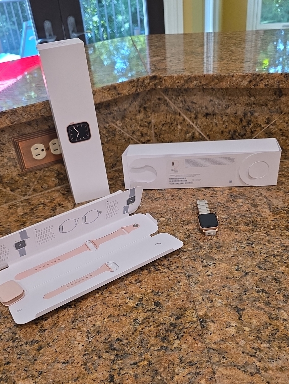 Apple Watch Series 5 Gold Aluminum Case 40 MM